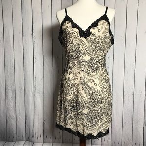 Super Sexy Black & Cream Chemise